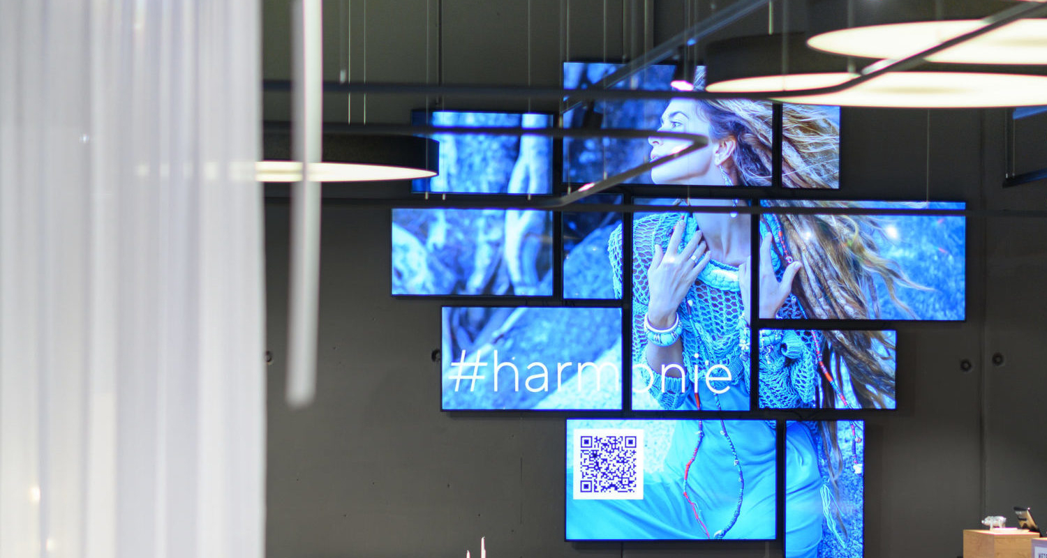 Virtuelle Bilder für reale Emotionen im Möbelhaus