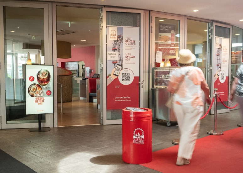 zetadisplay-coca-cola-hbc-austria-prater.jpg